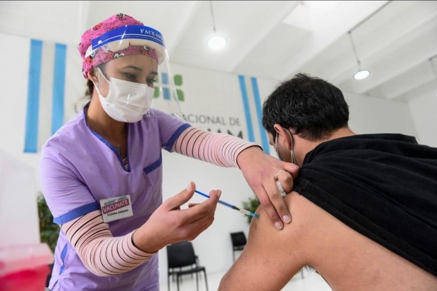 Según el ministerio de Salud de la provincia, hay dos millones de bonaerenses que no completaron su esquema de vacunacion Covid.