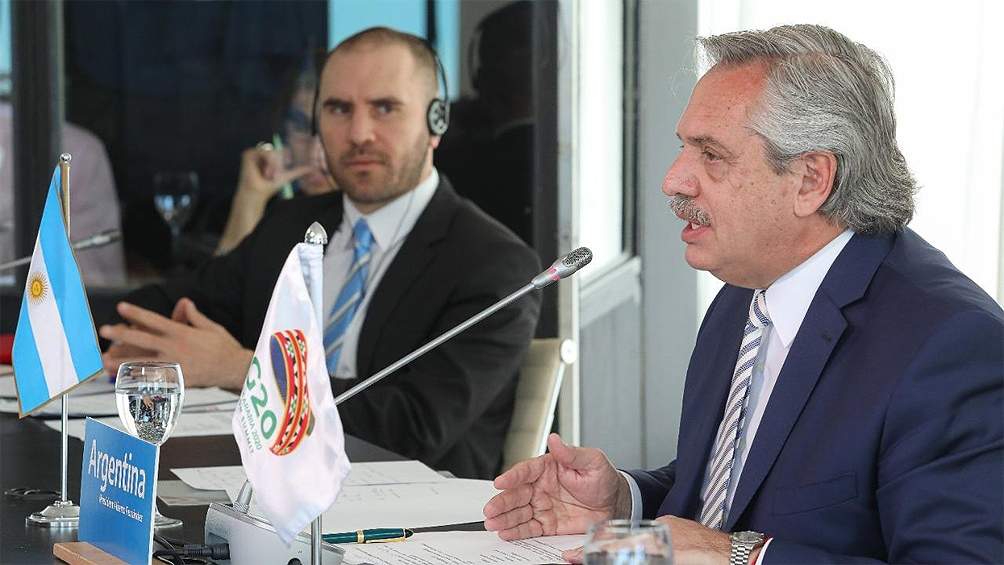 El presidente Alberto Fernández y el ministro de Economía Martín Guzman esperan reestructurar la deuda a principios de 2022. 