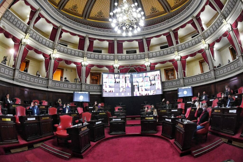 Legislatura bonaerense: el recinto del Senado provincial. 