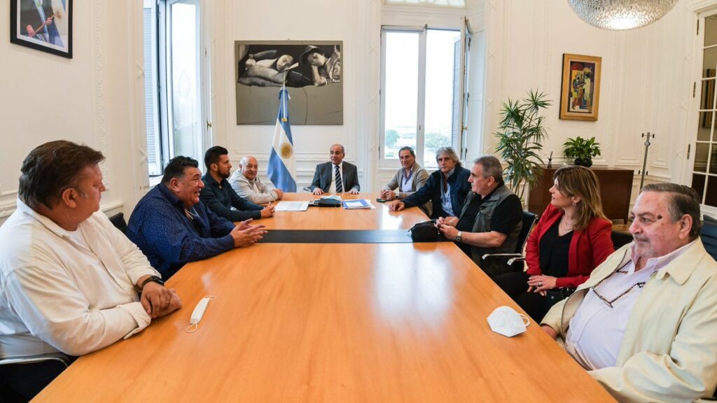 Manzur y Máximo Kirchner se reunieron con gremialistas del transporte