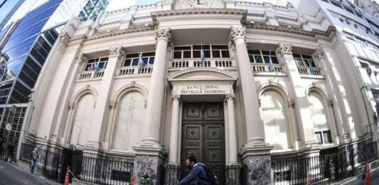 El Banco Central confirmó la decisión que esperaba el mercado y resolvió dejar sin cambios la tasa del plazo fijo tradicional en 97%.