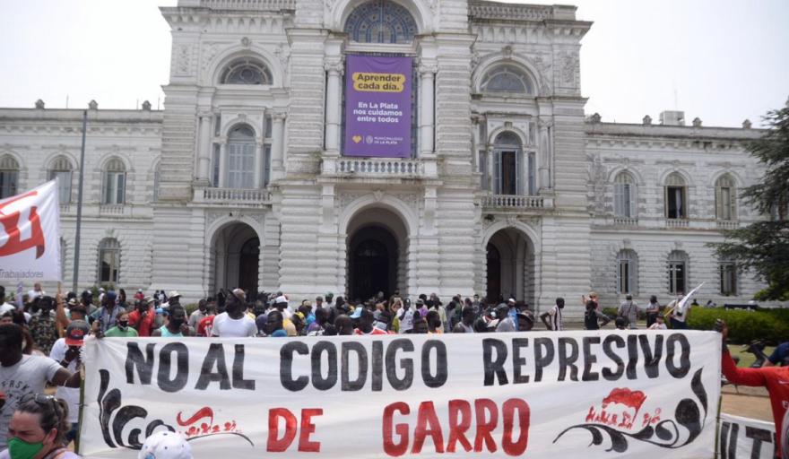 Los movimientos sociales y organizaciones repudian el codigo de convivencia de Garro. 