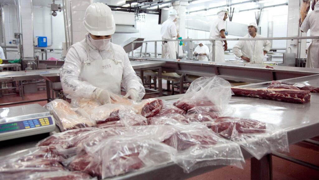 En octubre se embarcaron 58.754 toneladas de carne vacuna frente a las 86.382 toneladas despachadas el mismo mes del año pasado 