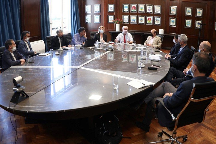  Feletti se reunió con representantes de cadenas de comercializadoras mayoristas y minoristas de todo el país. 