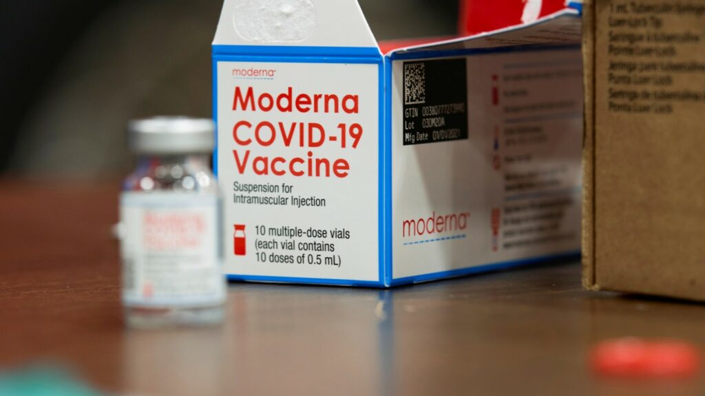 Se espera que lleguen a la Argentina 20 millones de dosis de la vacuna Moderna.