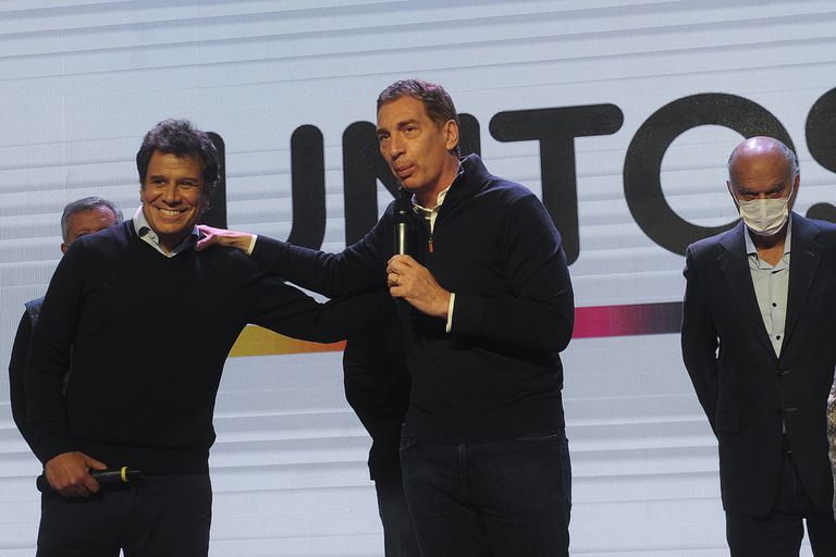 Santilli y Manes durante la campaña política. 