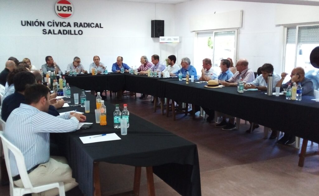 Encuentro del Foro de Intendentes Radicales en Saladillo donde se fijaron los ejes de debate del Presupuesto 2022.