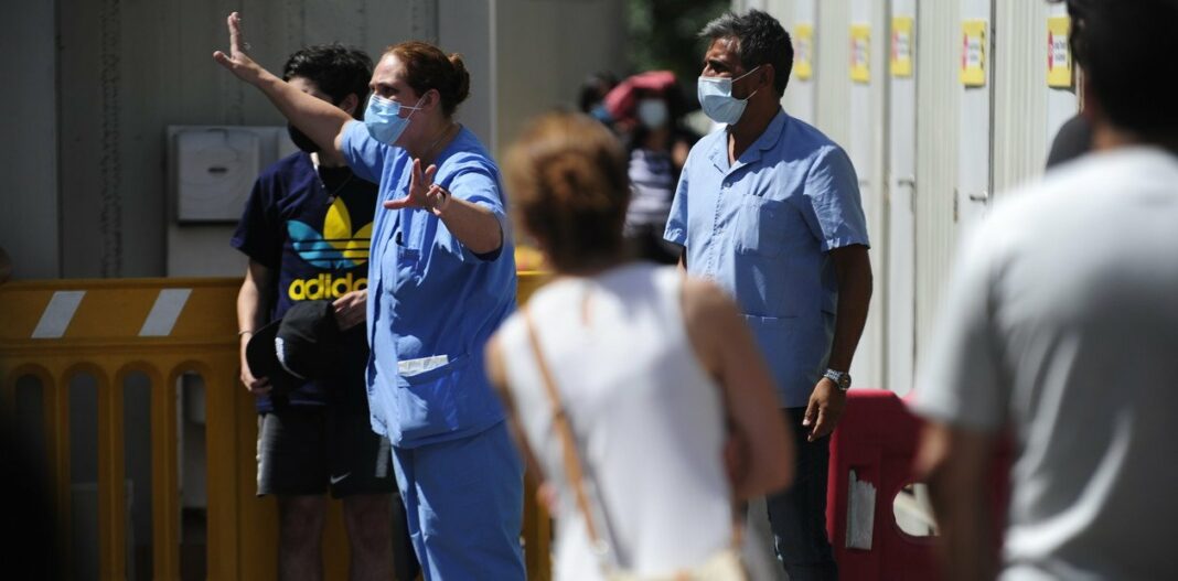 El Ministerio de Salud de la Nación informó este jueves que, en las últimas 24 horas, se registraron 35 muertes y 50.506 contagios de coronavirus, la cifra más alta desde el inicio de la pandemia en Argentina. Con estos datos, el total de infectados ascendió a 5.606.745 y los fallecidos son 117.146.