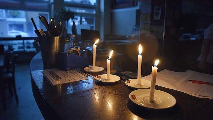 Más de 85.000 usuarios de la zona sur del AMBA sufrieron anoche cortes de energía eléctrica en el área de concesión de la distribuidora EDESUR.