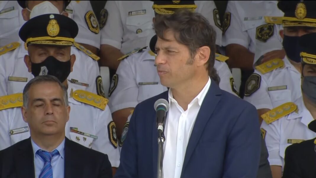 El gobernador Kicillof encabezó la celebración por el bicentenario de la Policía Bonaerense, le tomó juramento a tres mil nuevos efectivos y prometió duplicar la capacidad operativa de la fuerza.