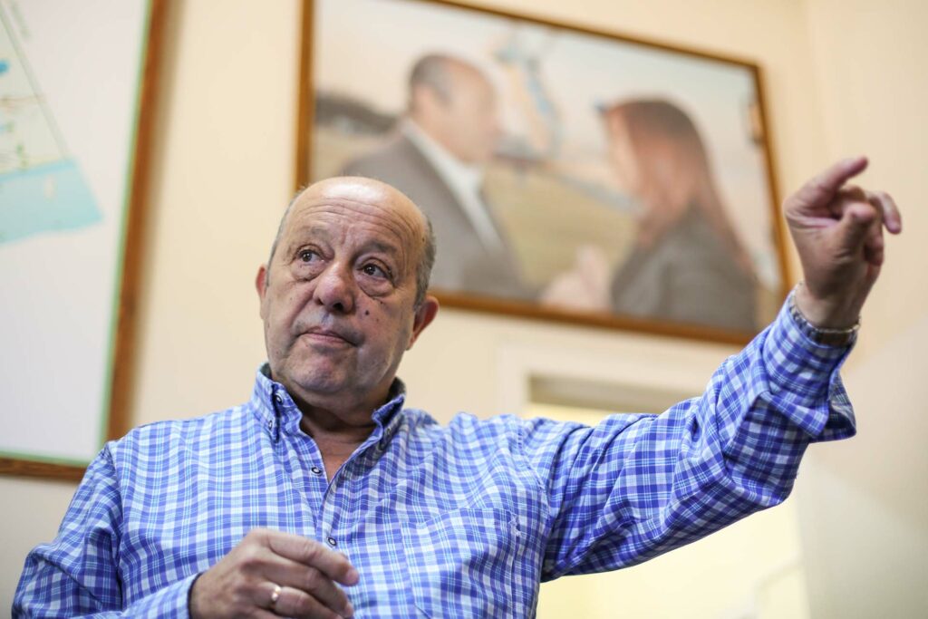 Ayer el intendente de Mar Chiquita, Jorge Alberto Paredi fue atropellado en la vía pública en la ciudad de Mar del Plata y guardará reposo hasta el próximo lunes.