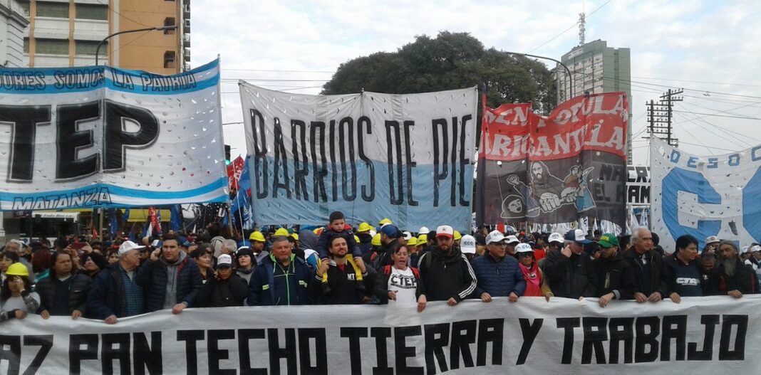 Los movimientos sociales prevén concentrar en Plaza de Mayo para respaldar a Alberto Fernández ante “el ajuste del FMI”.