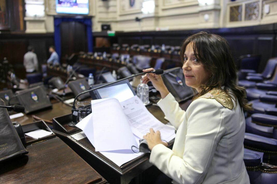 La diputada provincial del Partido Fé, Natalia Sánchez Jauregui, fue contactada por varios actores de peso del oficialismo para que se integre a la bancada oficialista. El pase se formalizaría en las próximas horas.