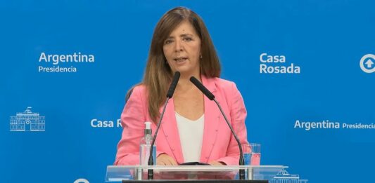 Gabriela Cerruti afirmó que "la obligatoriedad de las vacunas Covid no forma parte de la agenda del Gobierno".