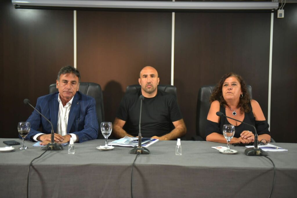 Rubén Eslaiman, César Valicenti y Susana González, los firmantes principales del proyecto. 