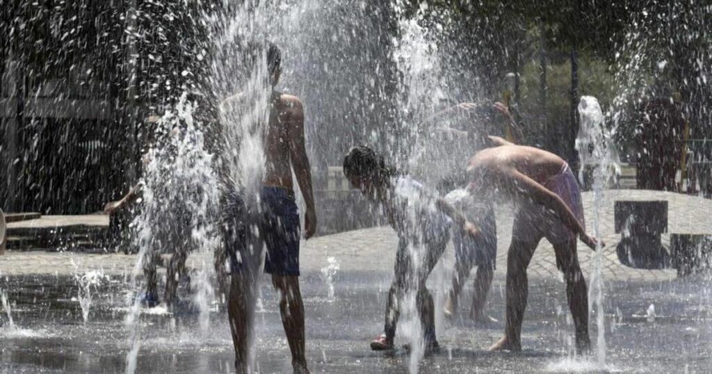 La ola de calor extrema afecta a casi todo el pais. 
