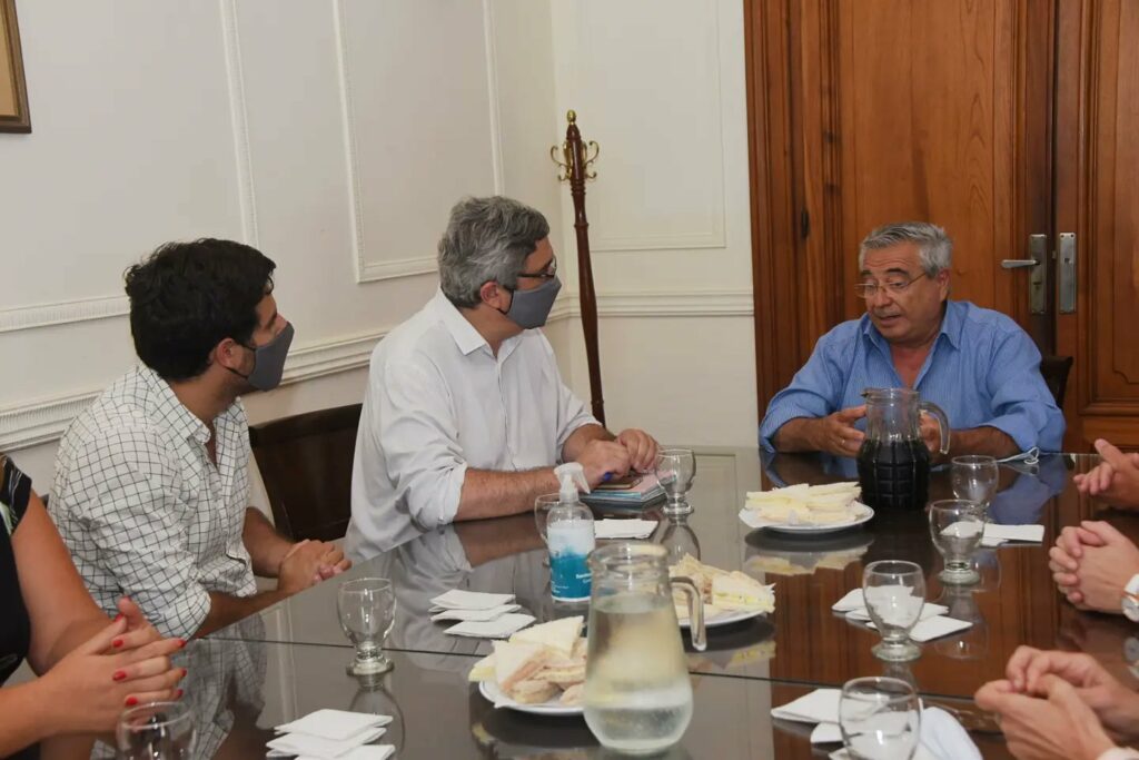 El ministro Javier Rodríguez se reunió con productores afectados por las inundaciones. 