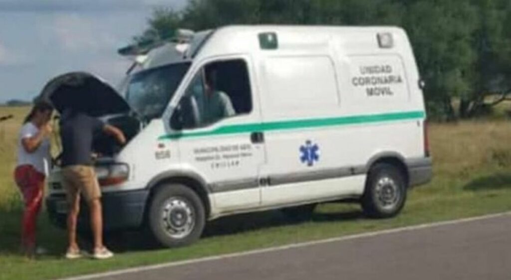 La ambulancia que trasladaba a la mujer, se rompió a mitad de camino y la paciente falleció