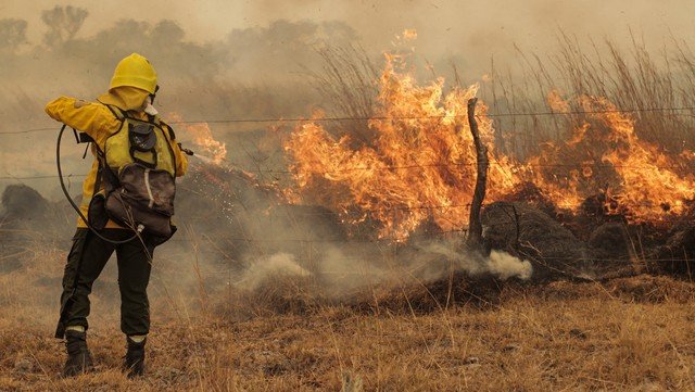 Los incendios en Corrientes continúan. Hay seis focos totalmente extinguidos y otros ocho controlados.