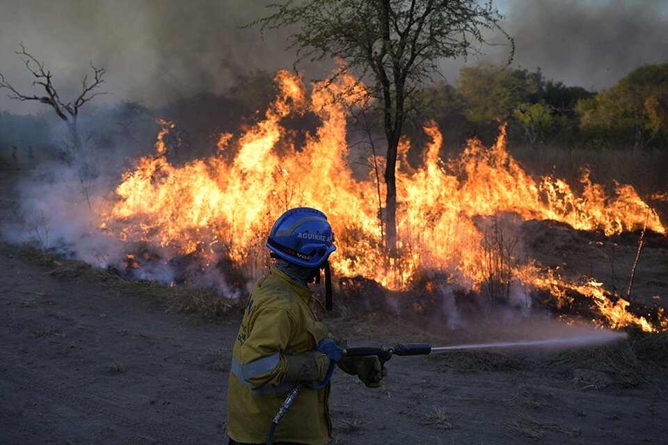 Dos focos de los incendios en Corrientes permanecen activos; mientras que otros ocho estaban controlados y seis fueron extinguidos.