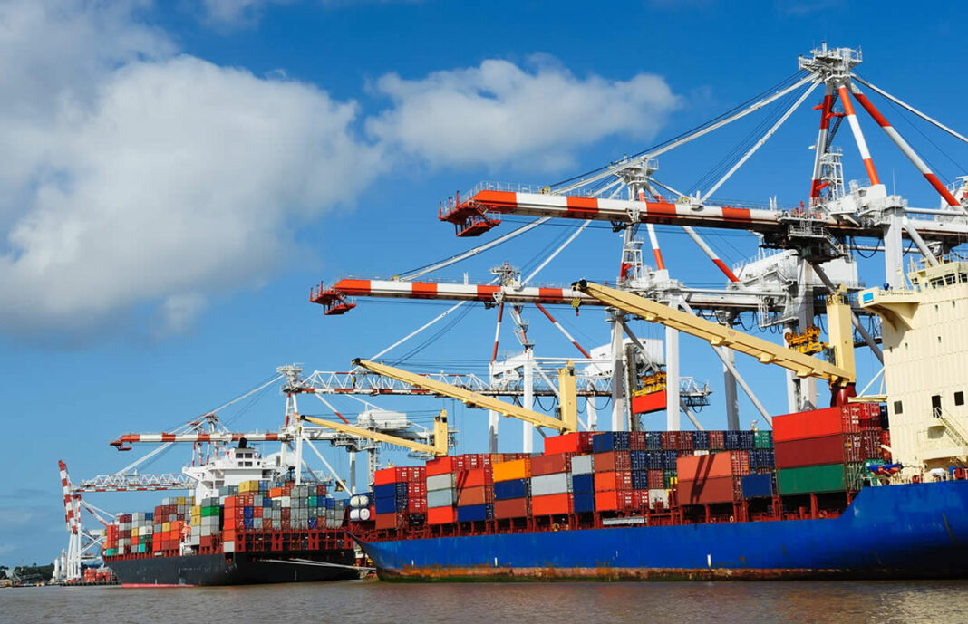 Según datos del INDEC, las exportaciones alcanzaron en el primer mes de 2022 los USD 5.547; mientras que las importaciones fueron por USD 5.251 millones.