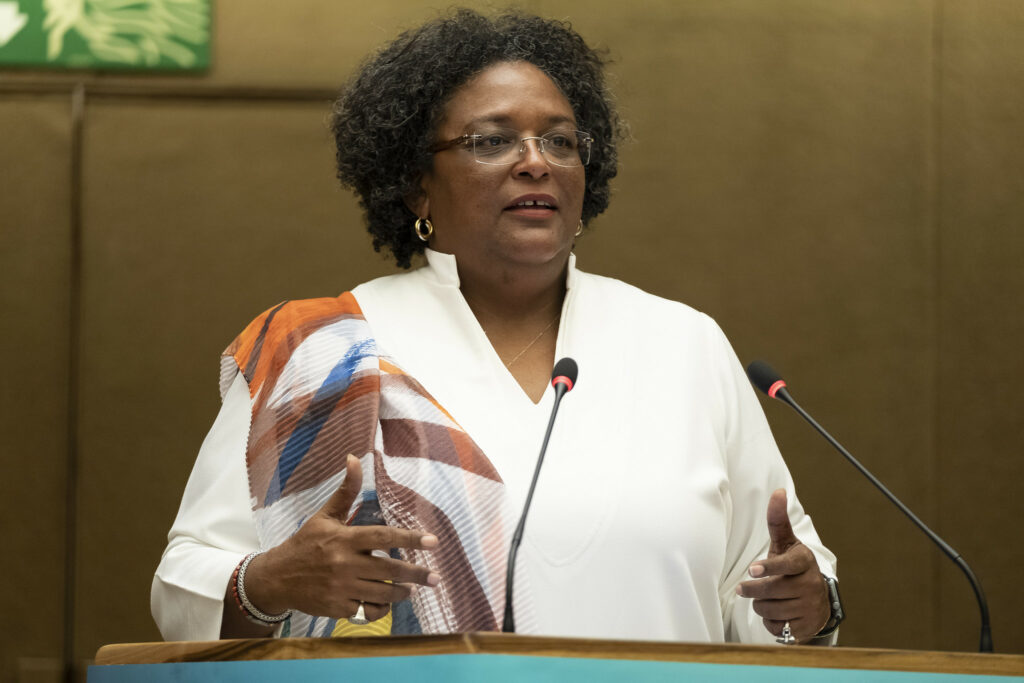 Mia Mottley es la primera ministra mujer de Barbados