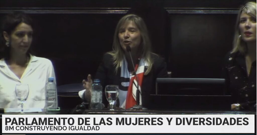 Parlamento de mujeres. Cristina Álvarez Rodríguez sostuvo que “la voluntad es que haya más igualdad”.