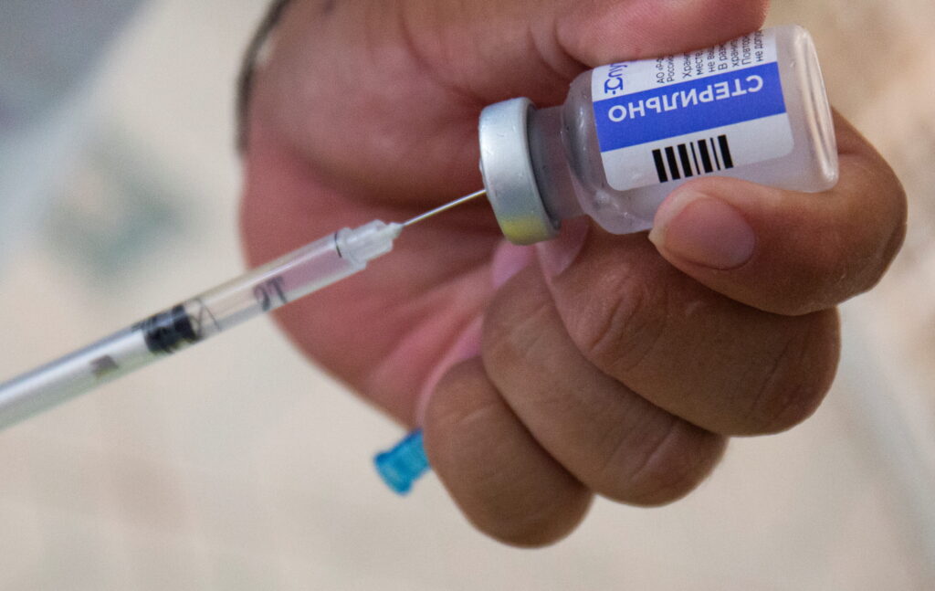 En Sudáfrica y Namibia habían suspendido la vacunación con Sputnik V hasta que se evaluara el riesgo en las personas con VIH.