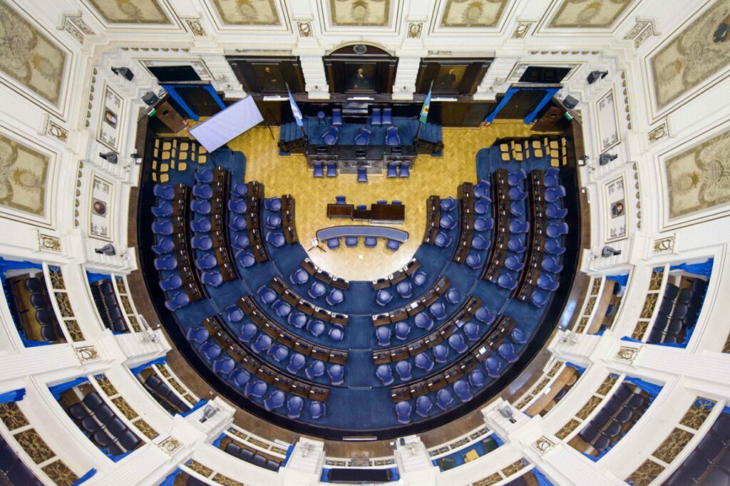 Sobre finales de marzo todavía no se conformaron las comisiones permanentes de la Legislatura bonaerense. Por qué se demora el trámite y cuáles son los puntos desencuentro.