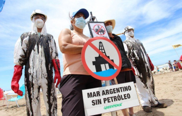 Entre finales del 2021 y comienzos del 2022 se realizaron en Mar del Plata múltiples marchas en contra de la explotación petrolera.