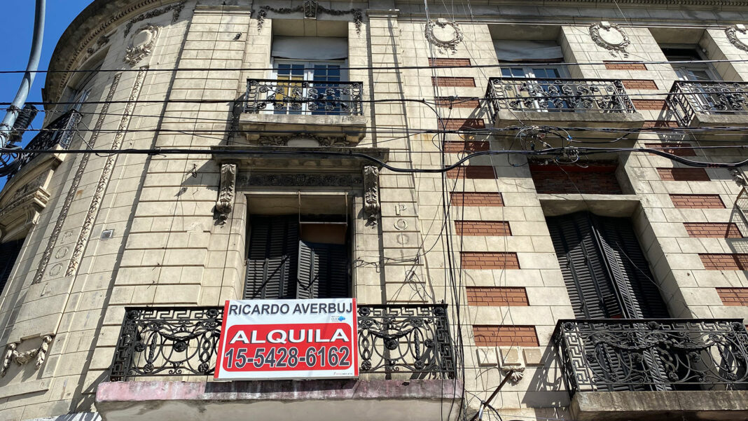 El Colegio de Martilleros de la provincia de Buenos Aires se mostró a favor de crear un impuesto a la vivienda ociosa, uno de los ítems que se discute para incorporar a una nueva ley de alquileres.