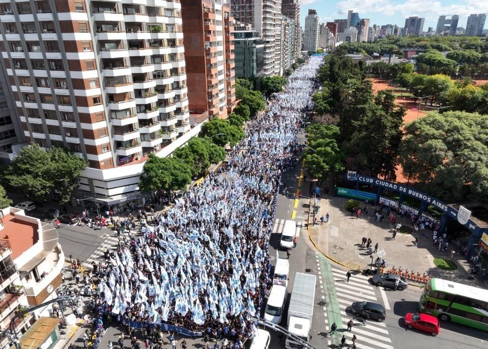 La movilización de La Cámpora hacia plaza de Mayo nucleó alrededor de 75 mil personas