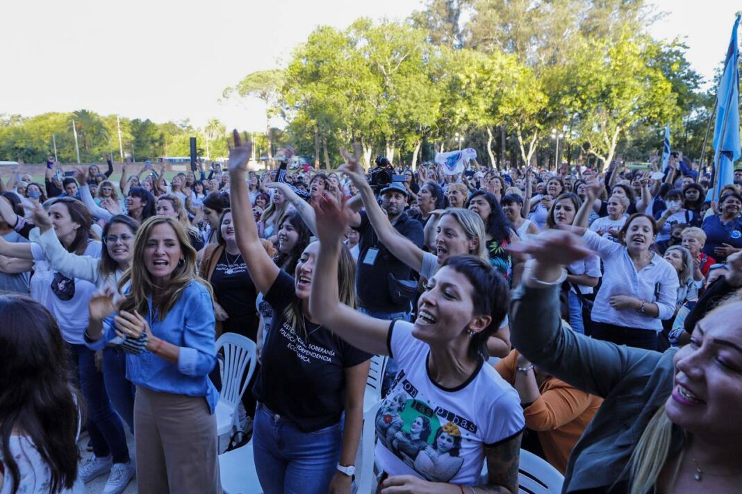 Unas 500 mujeres dirigentes del PJ bonaerense se reunieron en la Quinta de San Vicente. Estuvo el presidente del partido, el diputado nacional Máximo Kirchner.
