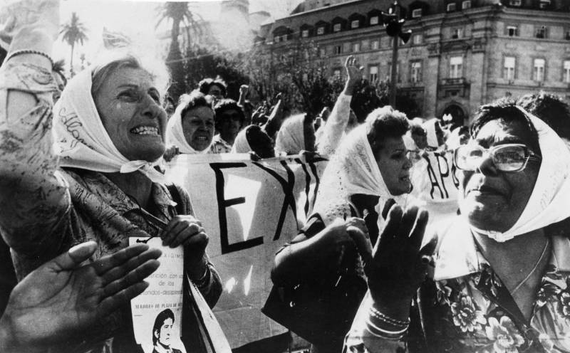 El colectivo de Madres de Plaza de Mayo cumple 45 años de lucha ininterrumpida.