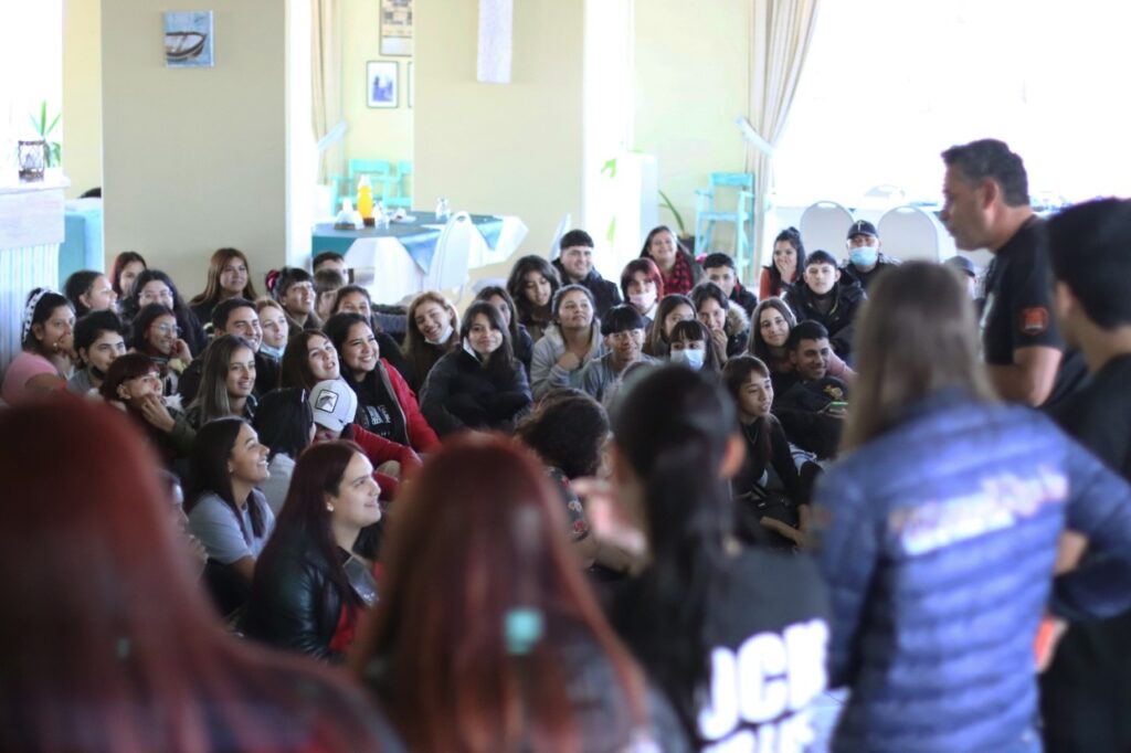 En el marco de los viajes de egresados gratis, esta mañana, un grupo de alumnos arribó a La Costa.
