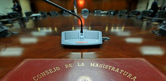 El titular del bloque oficialista en Diputados, Germán Martínez, pidió tiempo "para poder abordar con profundidad" el proyecto que ya cuenta con media sanción del Senado.
