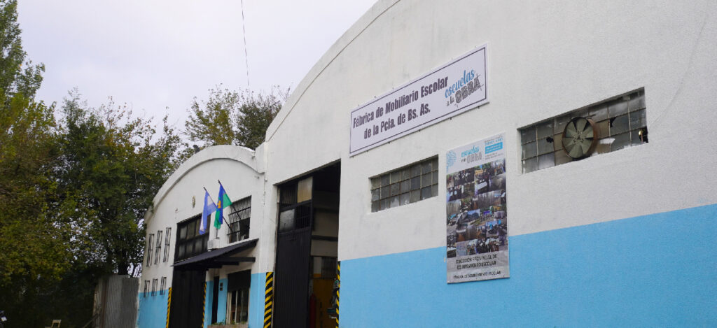 Reabrieron la Fábrica de Mobiliario Escolar de la DGCyE. 