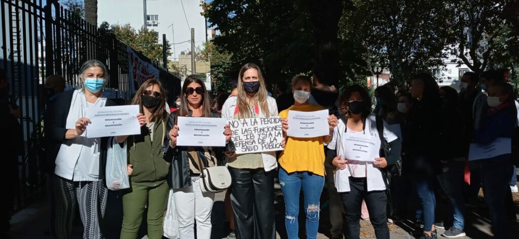Los trabajadores del Instituto Biológico marcharon a las puertas del ministerio de Salud bonaerense