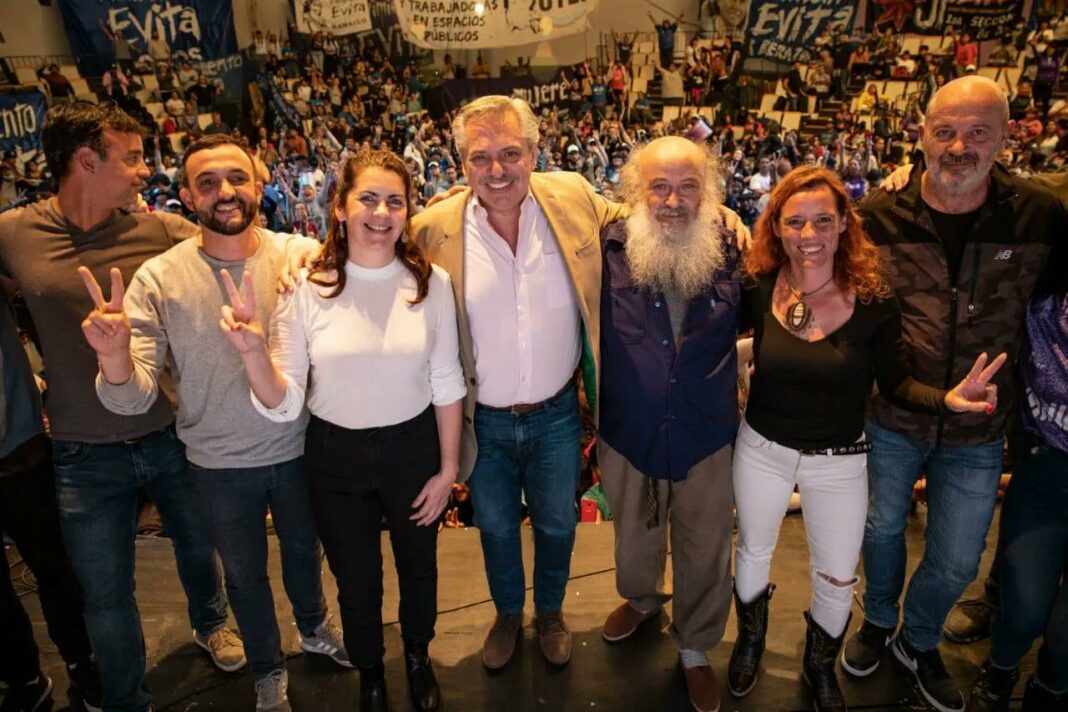 El presidente Alberto Fernández cerró un precongreso provincial del Movimiento Evita en una devolución de gestos. La organización de Pérsico busca más representación en el Gobierno.