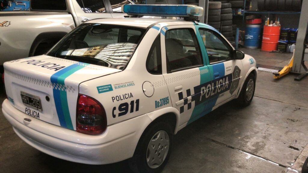 En 19 municipios del Conurbano convocan a civiles para conducir los patrulleros de la Policía bonaerense.  