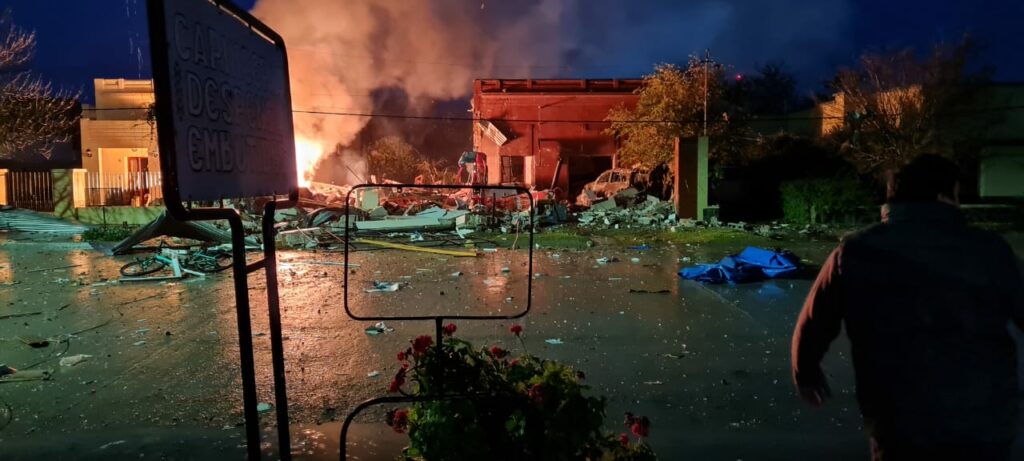 La explosión en Coronel Dorrego provocó destrozos en la localidad bonaerense de Oriente.