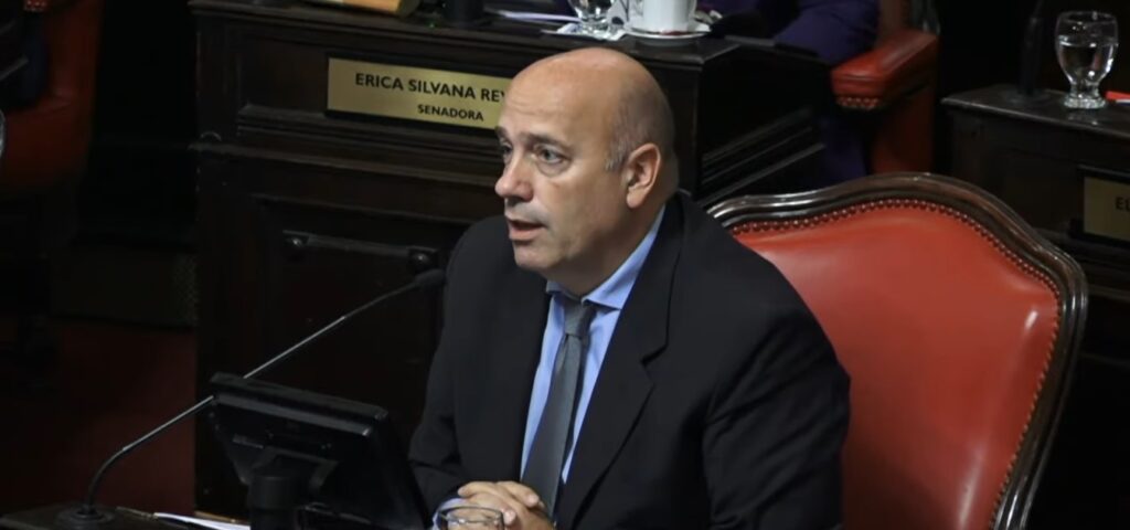 El Senado bonaerense otorgó media sanción al proyecto de venta directa del legislador Andrés De Leo