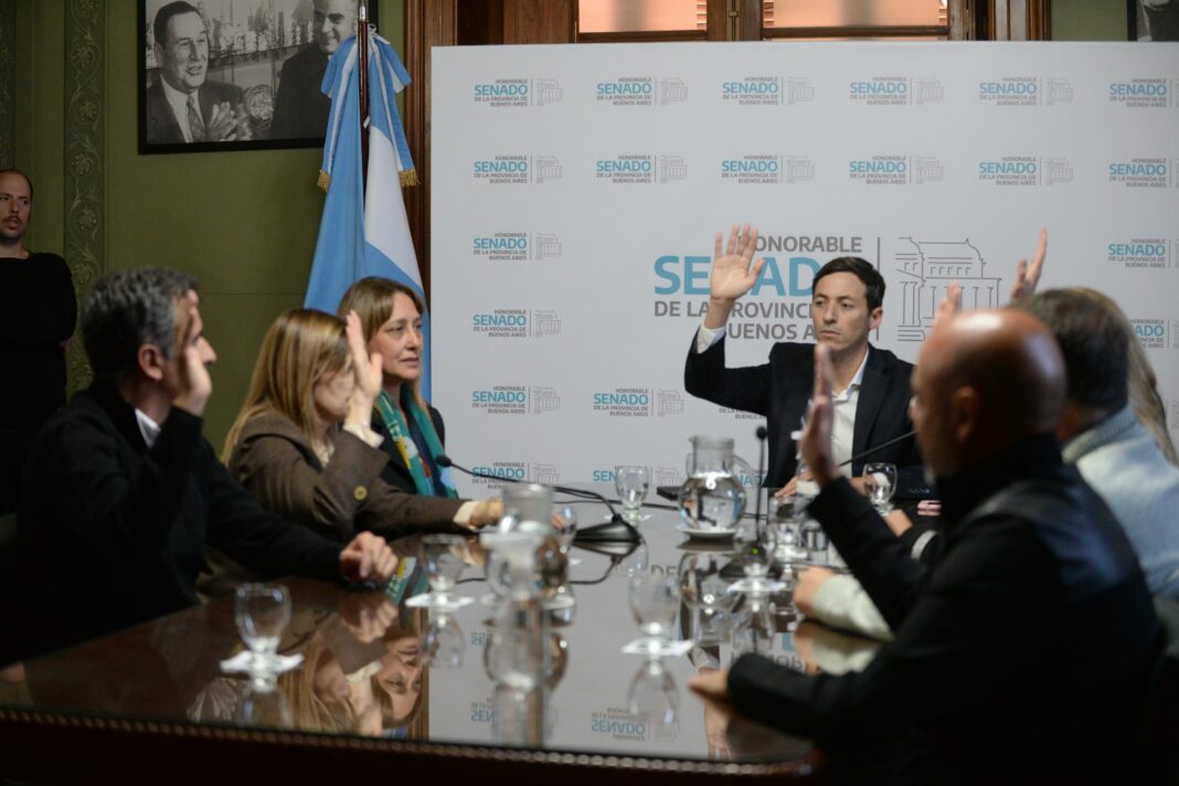 Los tres senadores de Mar del Plata participaron del armado de comisiones de la Cámara alta bonaerense. Dos tomaron el timón y hablaron con Diputados Bonaerenses de los objetivos, dinámica de trabajo y propuestas.
