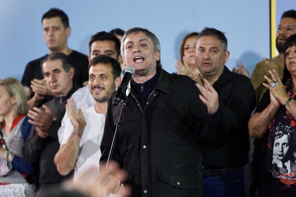 Máximo Kirchner encabezó un acto partidario en Lanús y volvió a dejarle un mensaje al presidente Alberto Fernández. 