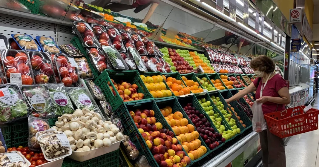 El Gobierno nacional fijó hoy los nuevos valores de la canasta de frutas y verduras del programa Precios Cuidados.
