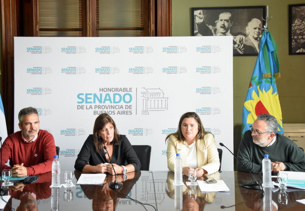 Senado bonaerense. Presentaron un proyecto para institucionalizar el funcionamiento del Archivo Provincial de la Memoria. 