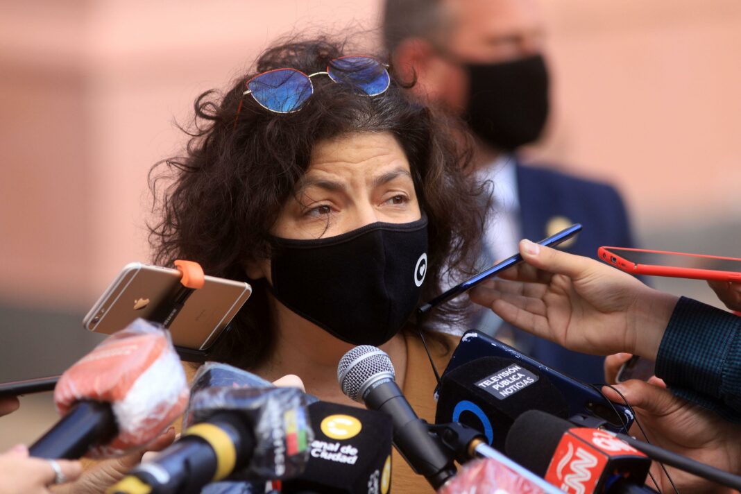 La ministra de Salud nacional, Carla Vizzotti, confirmó de manera oficial que Argentina ingresó a la cuarta ola Covid. Los contagios se dispararon un 300% durante el último mes. El anticipo de Kreplak.