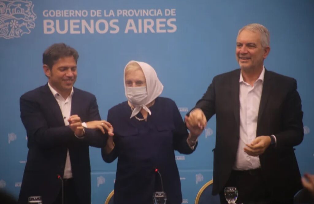 Herenia Sánchez Viamonte junto a Kicillof y Julio Alak, jefe político de Iañez. 