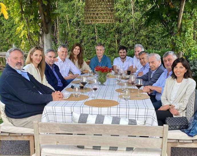 La selecta mesa de Macri en los Abrojos donde se conversó de la reforma del Bapro de Kicillof. 