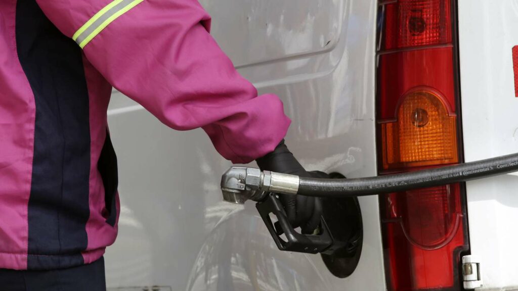 Shell (Raizen) y Axion aumentaron en las últimas horas un 11% promedio en todo el país el precio de la nafta y el gasoil.